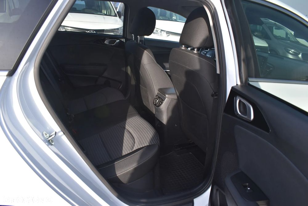 Kia Ceed 1.6 GDI PHEV L DCT - 16