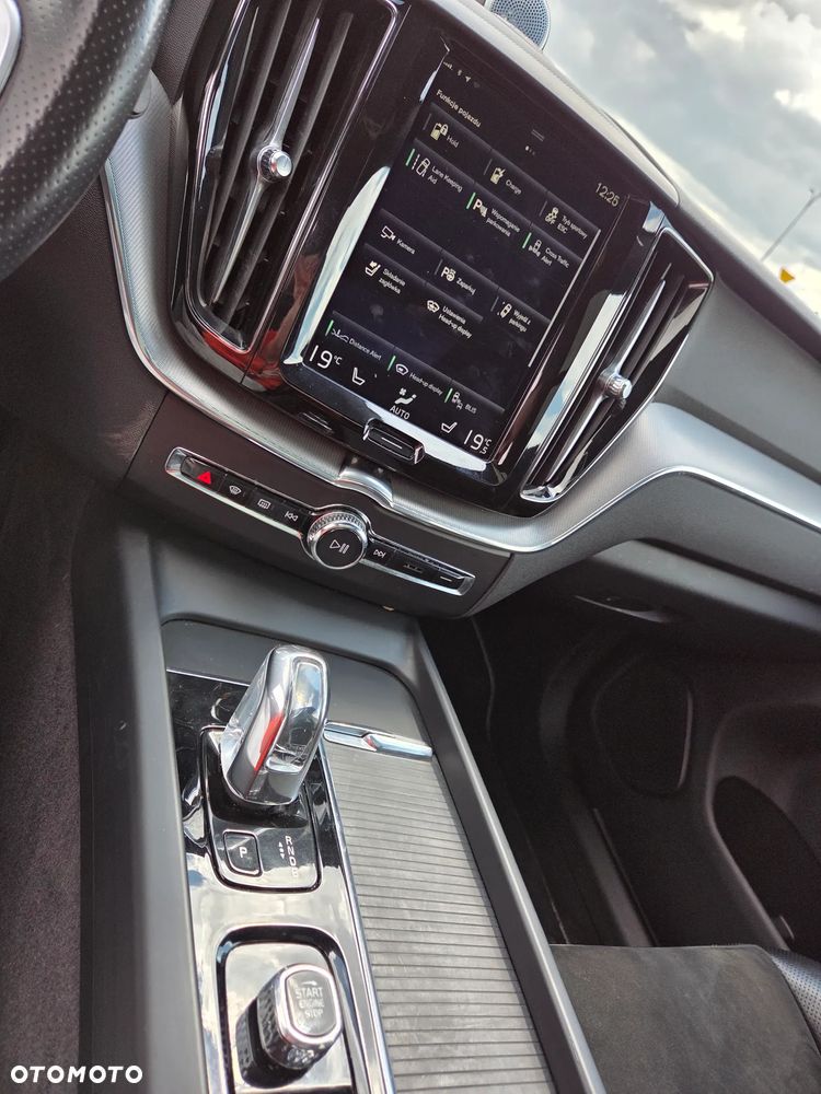 Volvo XC 60 T8 AWD Plug-In Hybrid R-Design - 21