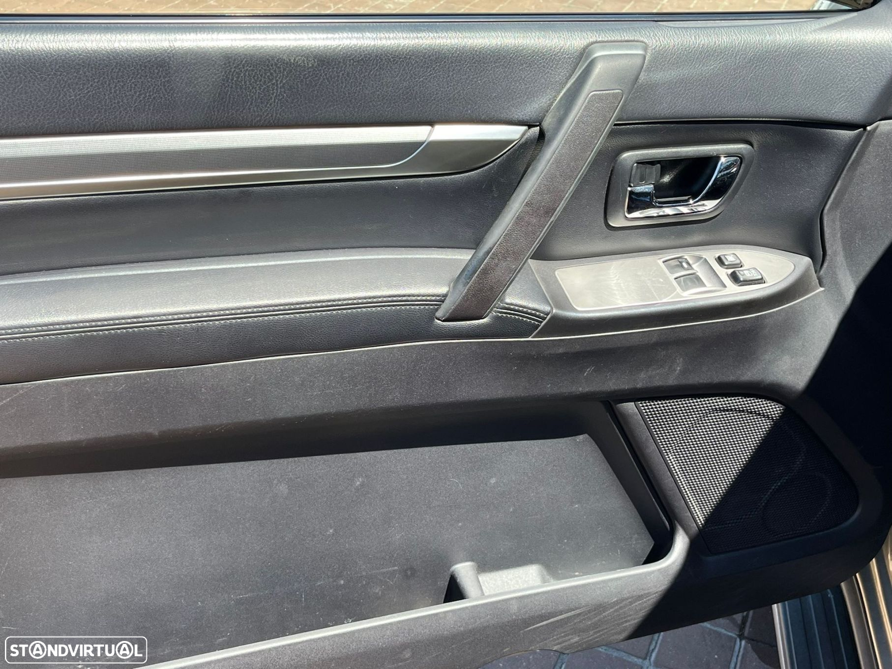 Mitsubishi Pajero - 15