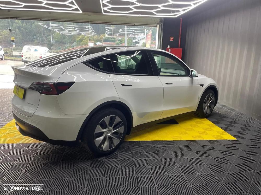 Tesla Model Y Long-Range RWD - 16