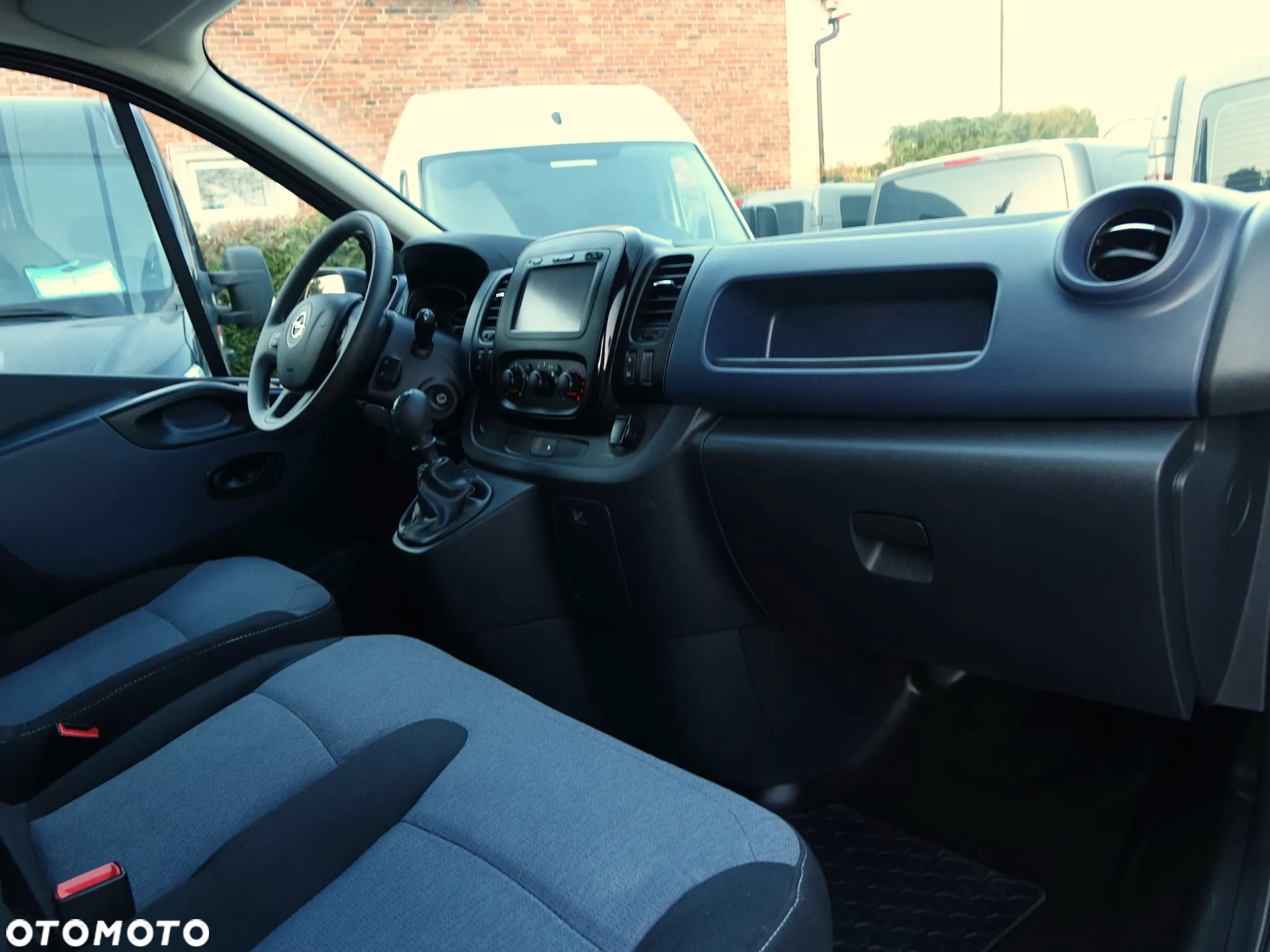 Opel Vivaro 6-osobowy brygadówka L1H1 - 10