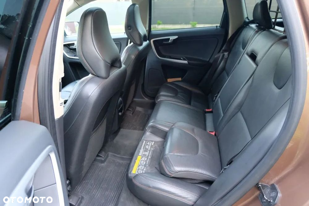 Volvo XC 60 2.4D DRIVe Momentum - 9
