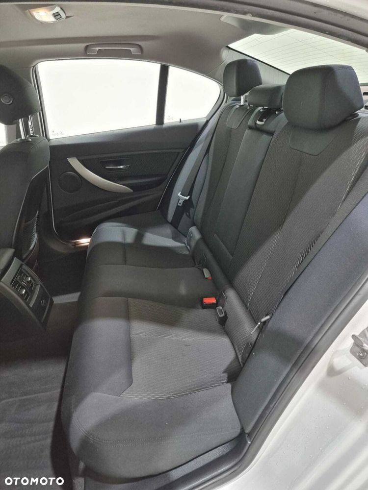 BMW Seria 3 - 27