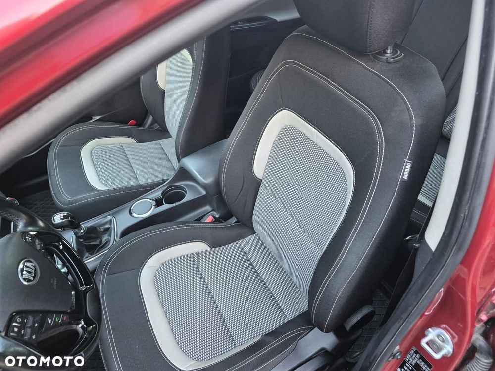 Kia Ceed - 13
