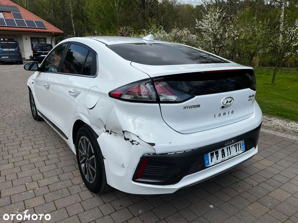 Hyundai IONIQ - 7