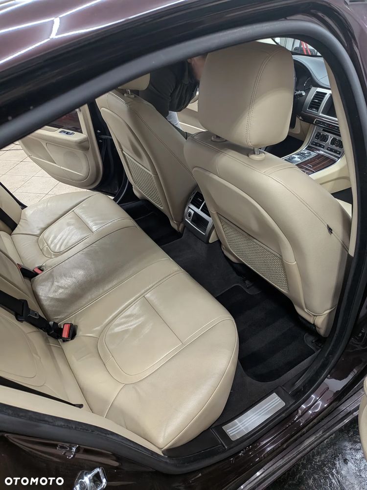 Jaguar XF 2.2 D Portfolio - 21