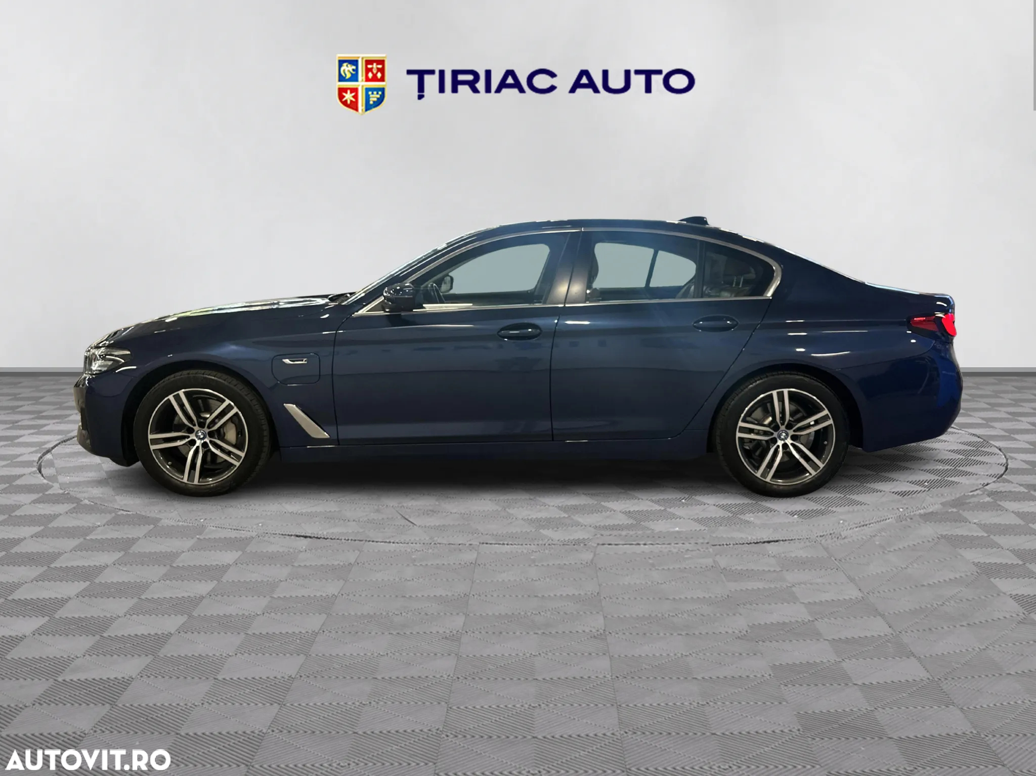 BMW Seria 5 520e Aut. - 2