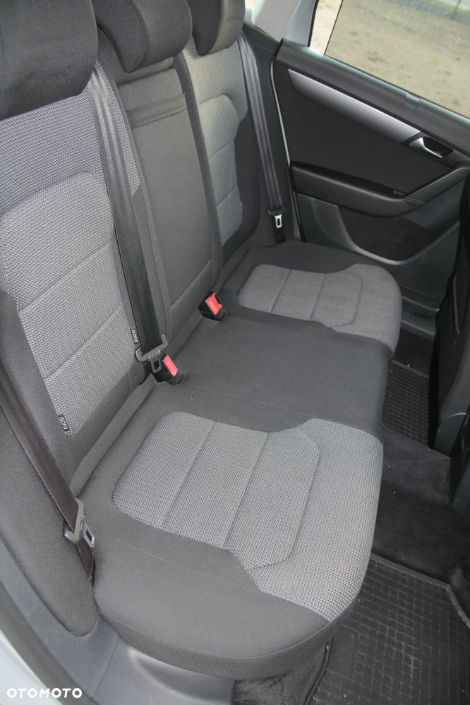 Volkswagen Passat 2.0 TDI Comfortline - 20