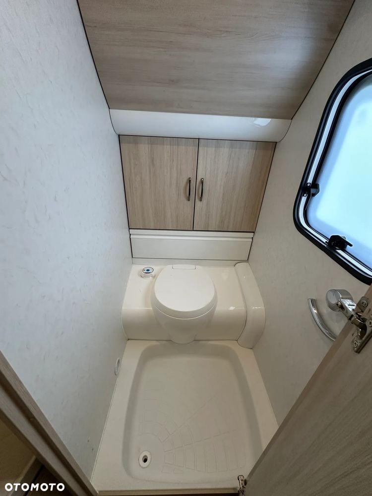 Hobby 460 UFE DE LUX EDITION z napędem i markizą pompowaną. - 37