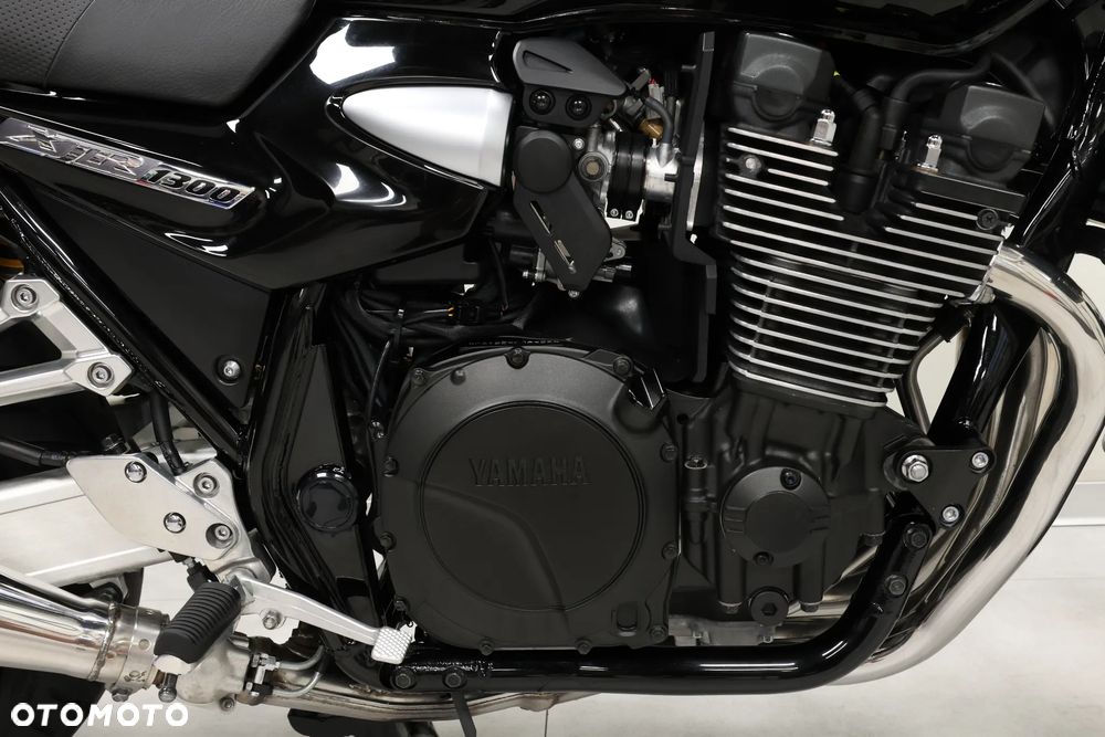 Yamaha XJR - 26