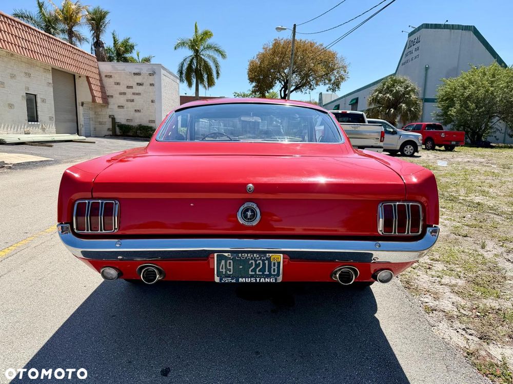 Ford Mustang - 5