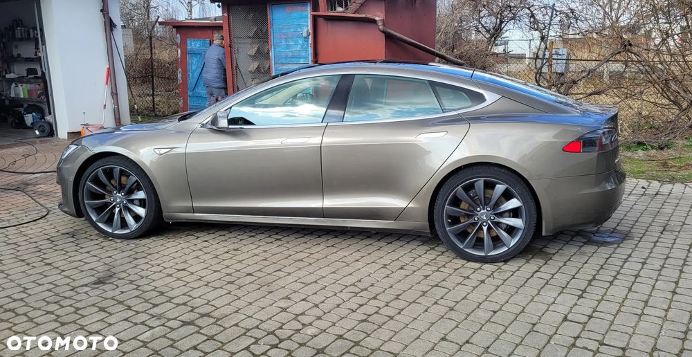 Tesla Model S - 7