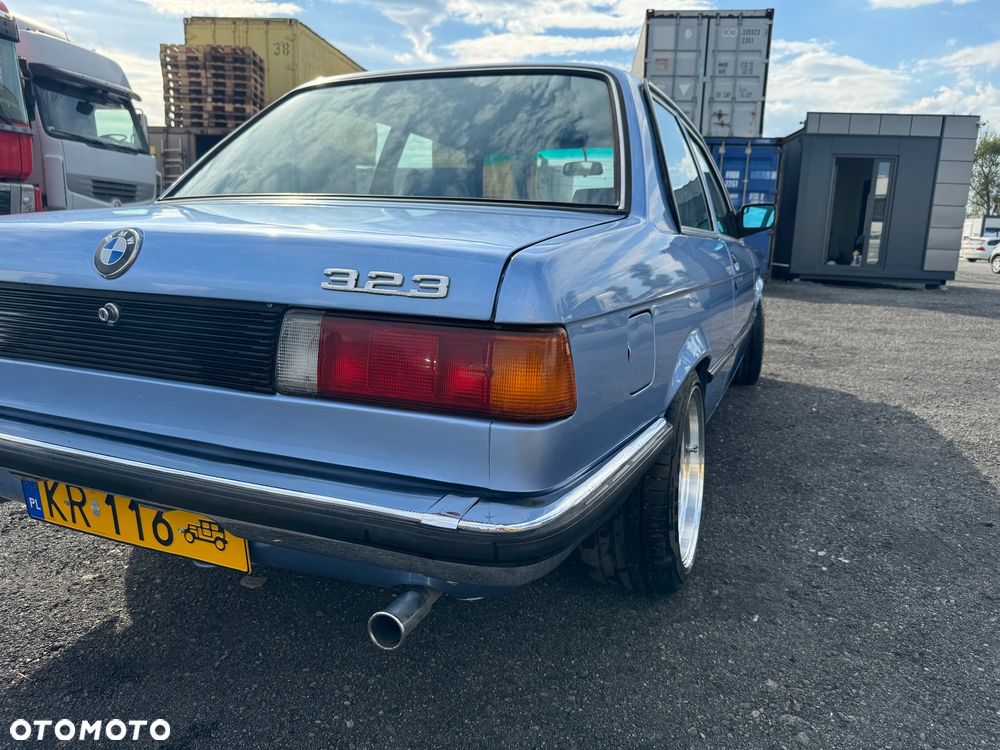 BMW Seria 3 323i - 6