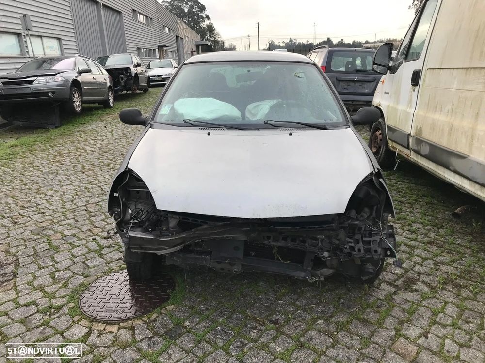 Renault Clio II 1.2 5P 2002 - Para Peças - 2