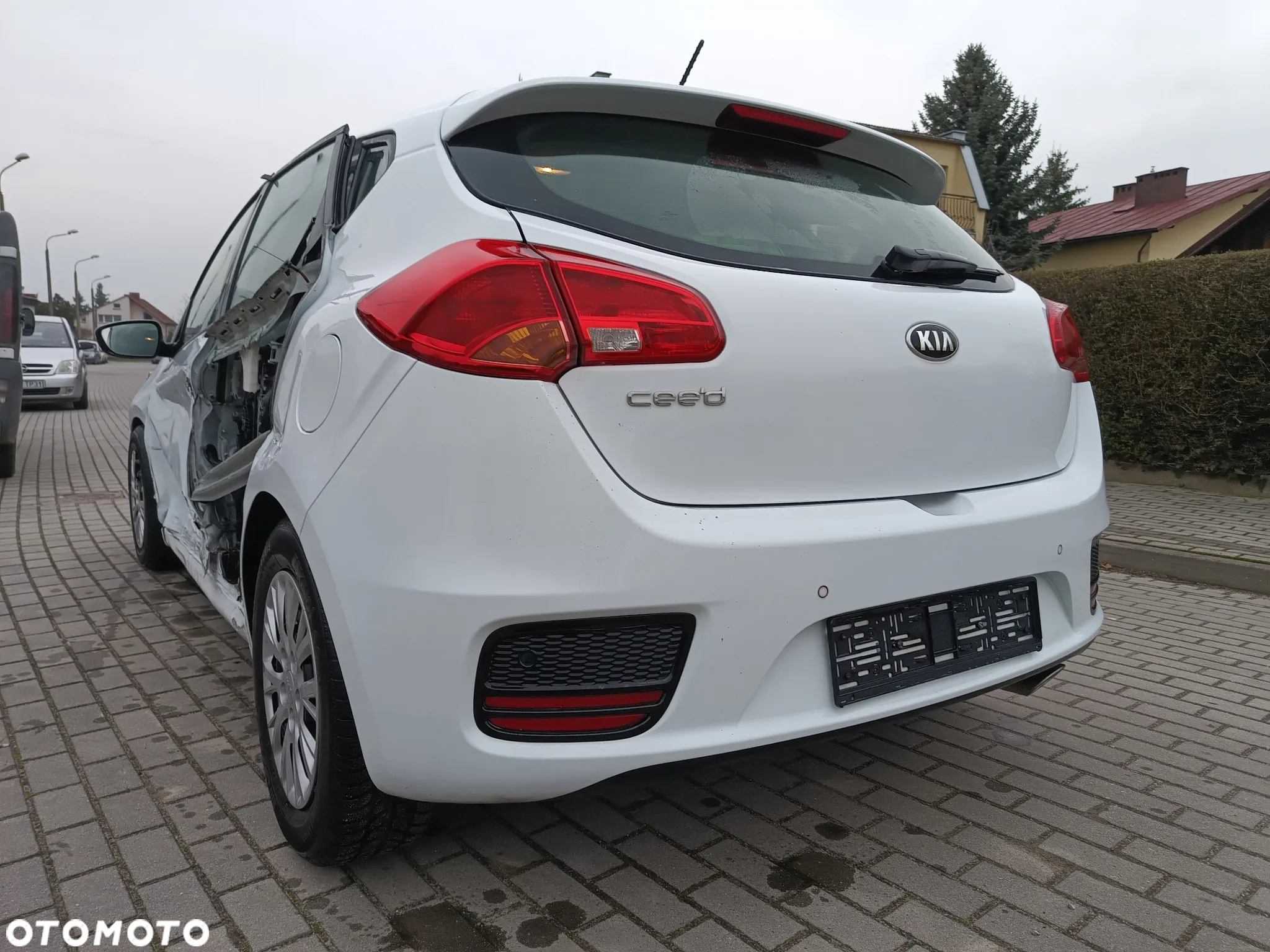 Kia Ceed - 8