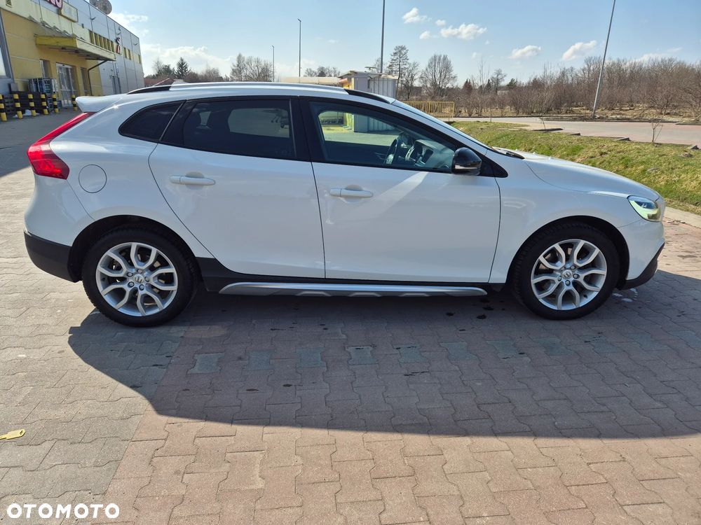 Volvo V40 Cross Country - 8