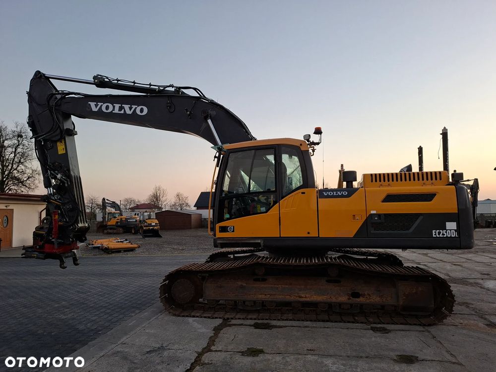 Volvo EC250DL ROTOTILT ze szczypcami / Niwelacja / - 5