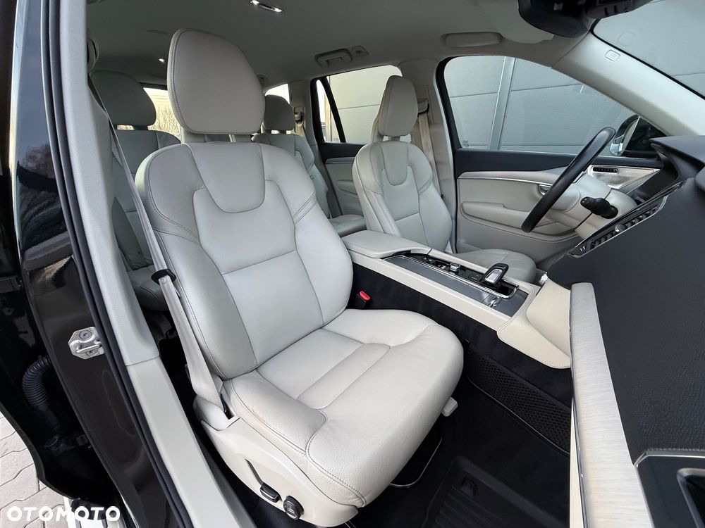 Volvo XC 90 D5 AWD Momentum 7os - 22