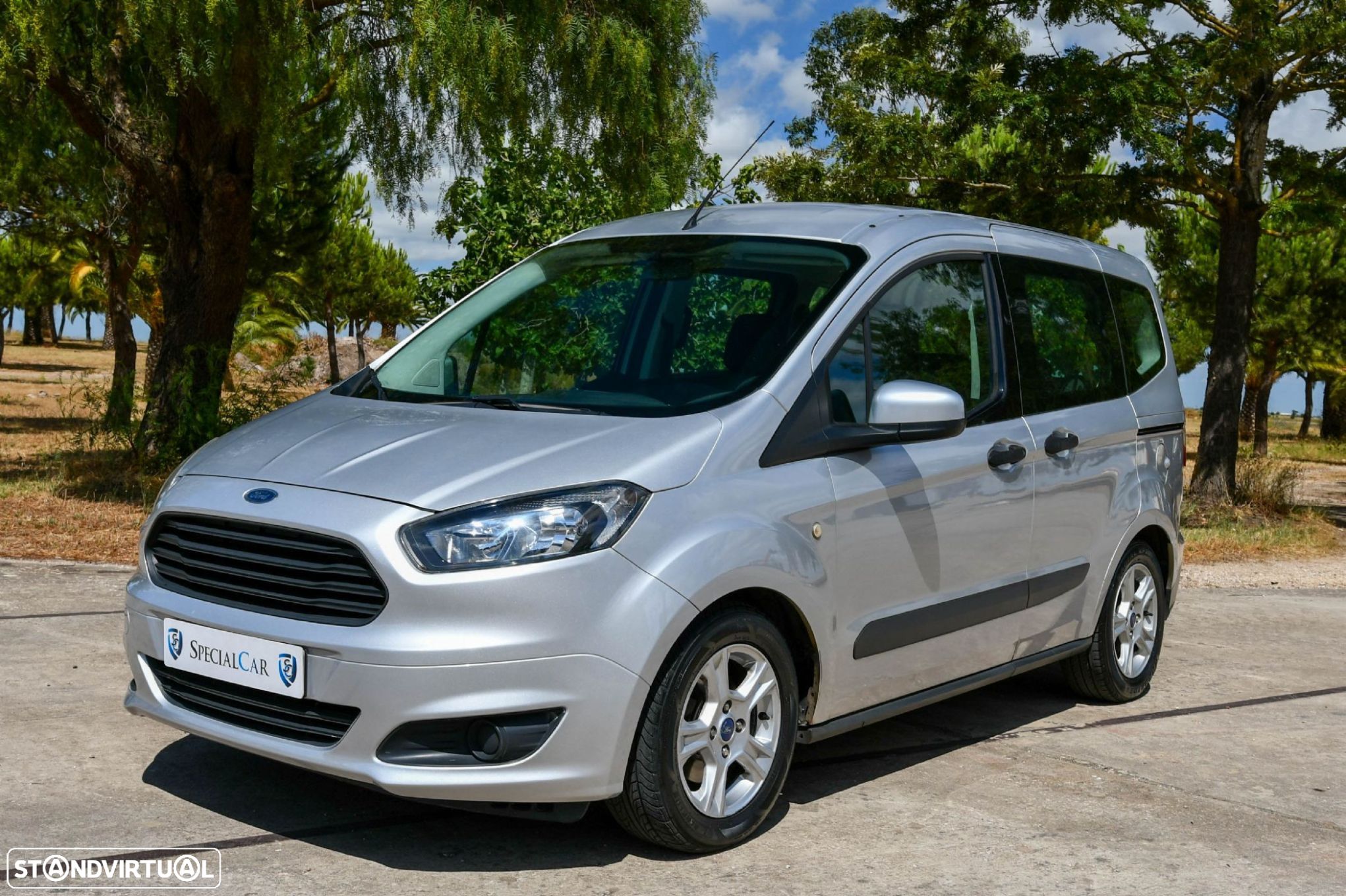 Ford Tourneo Courier 1.0 EcoBoost Titanium - 1