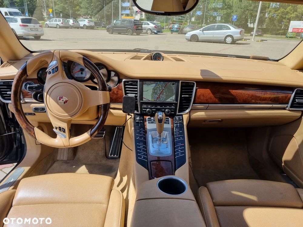 Porsche Panamera 4S - 23