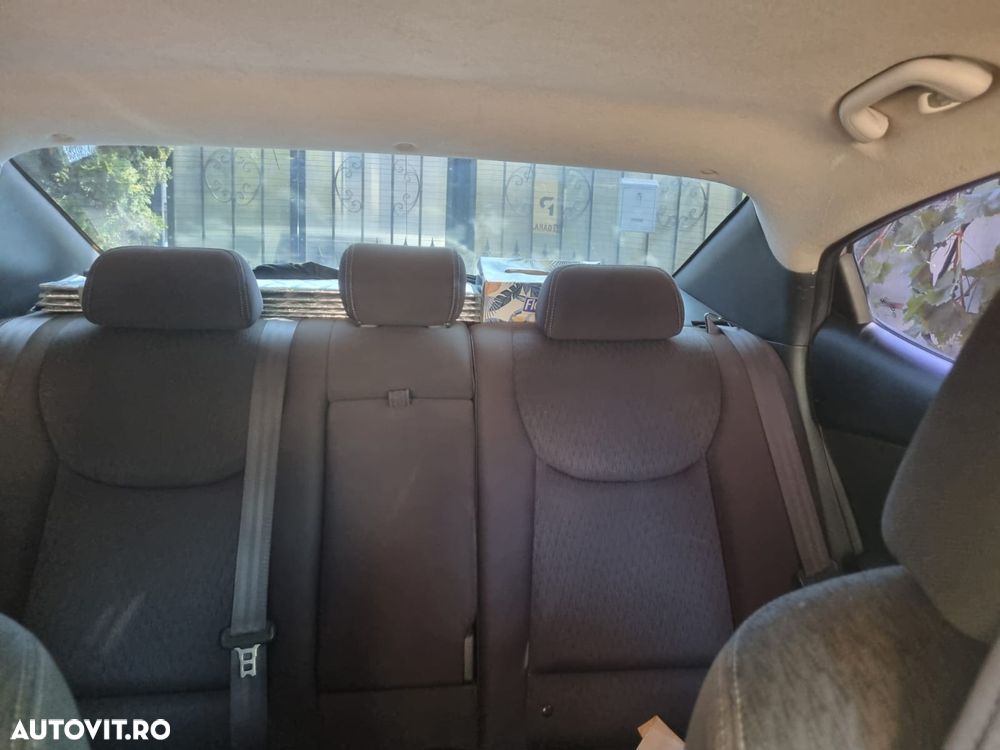 Hyundai Elantra 1.6 MPi - 8