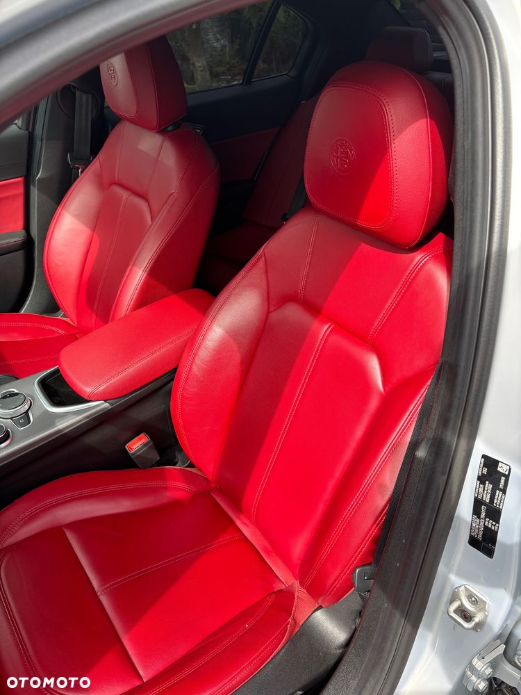 Alfa Romeo Giulia 2.0 Turbo 16V AT8 Veloce - 14