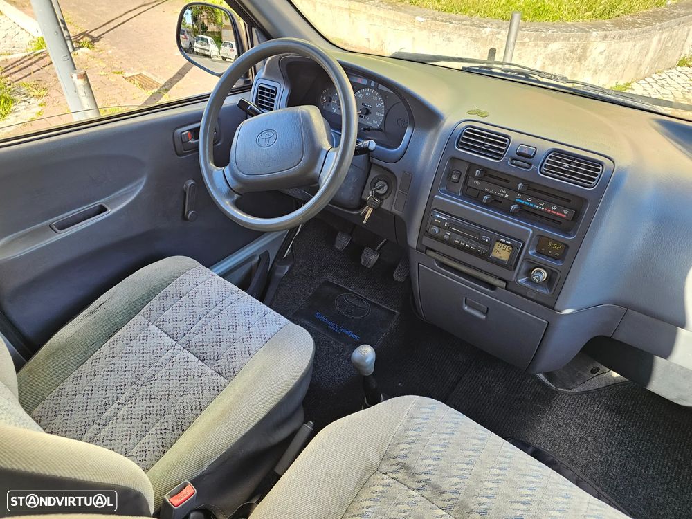 Toyota HiAce 2.4 D LH102L 4 Vidros - 7
