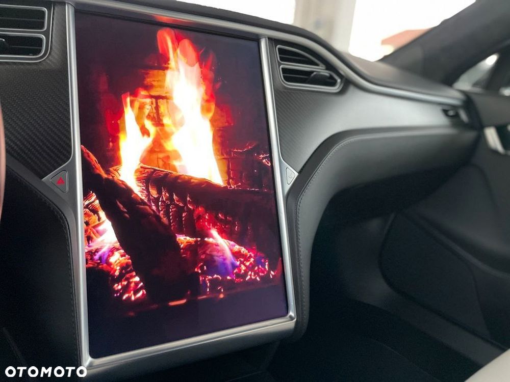 Tesla Model S - 8