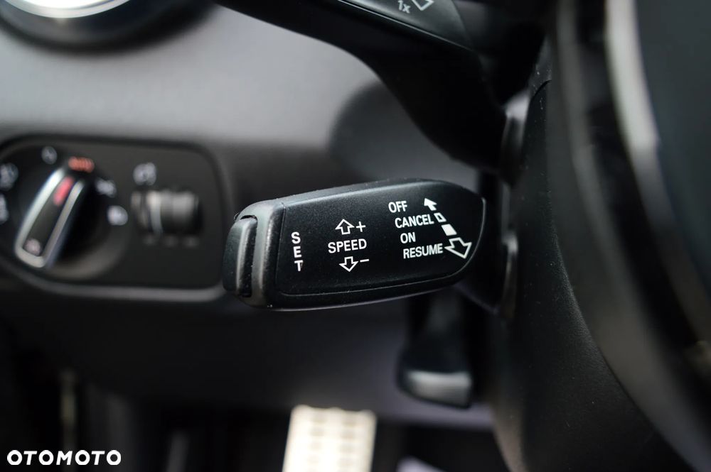 Audi A1 3-drzwiowe 1.4 TFSI S tronic S line Sportpaket - 32