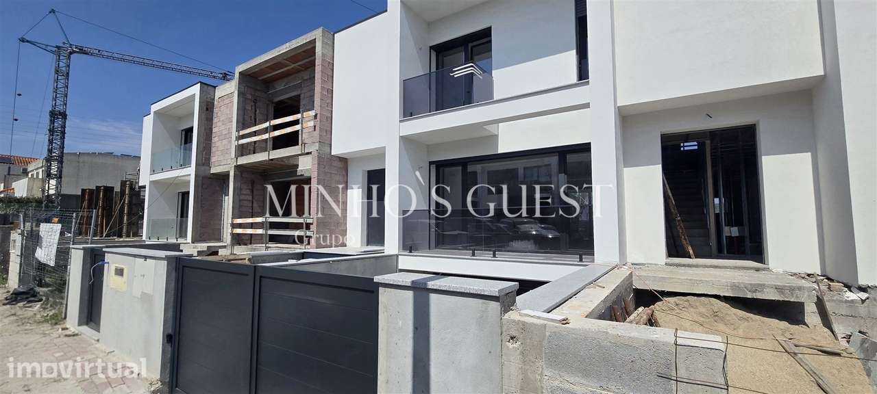 Exclusiva Moradia V3 c/ Suite, Closet e Jardim em Palmeira, Braga - Grande imagem: 4/35