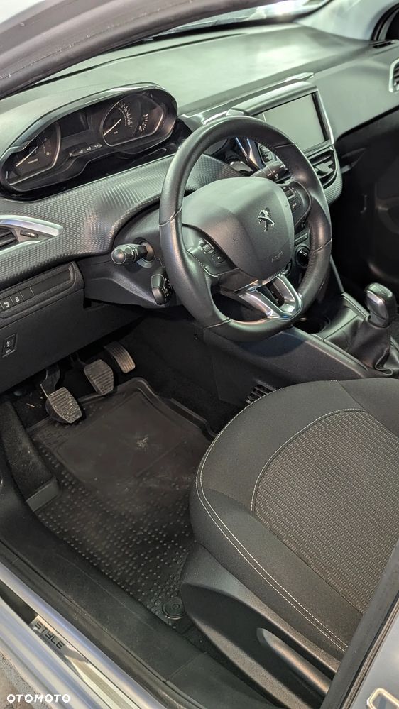 Peugeot 208 1.6 BlueHDi Allure S&S - 18