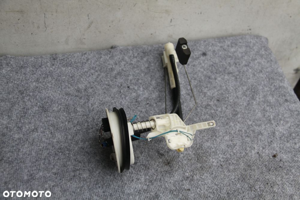 PŁYWAK  PALIWA BMW 3 E46 - 2