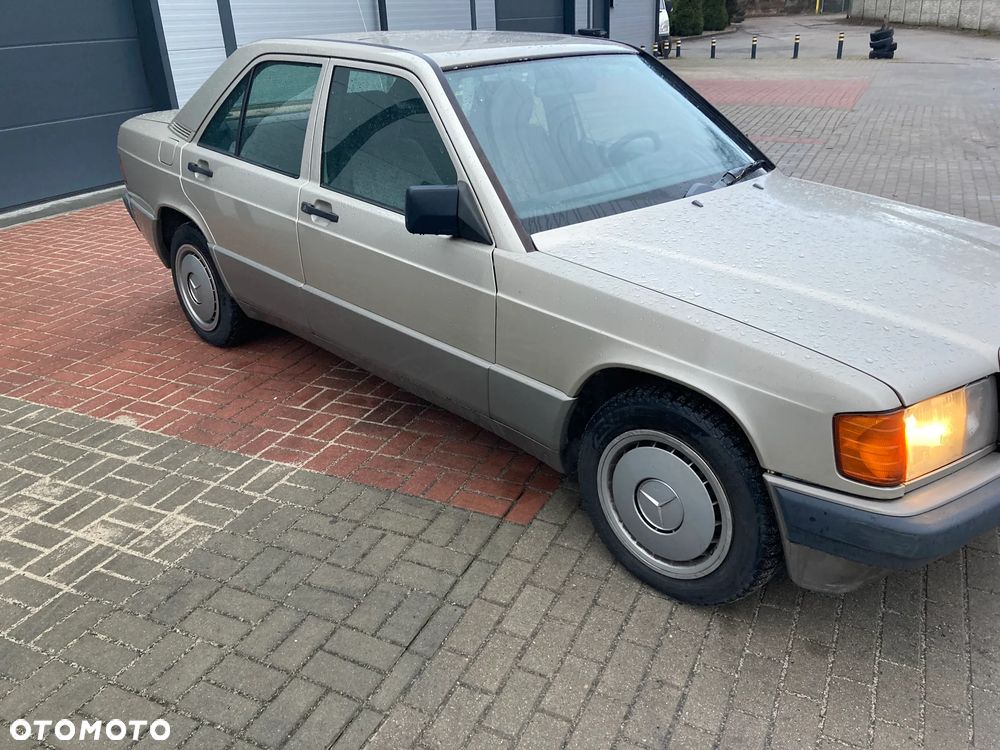 Mercedes-Benz W201 (190) - 1