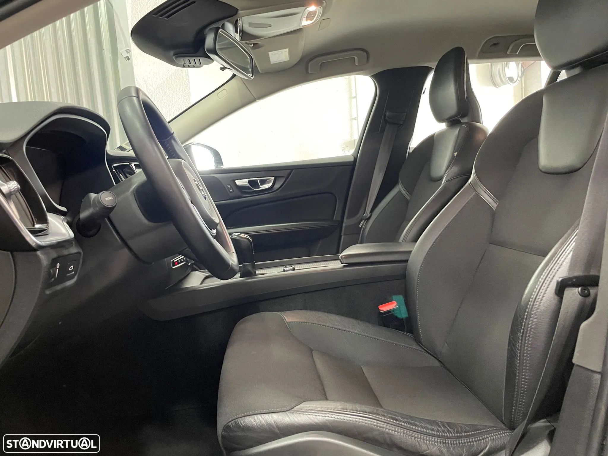 Volvo V60 2.0 D3 Momentum - 12