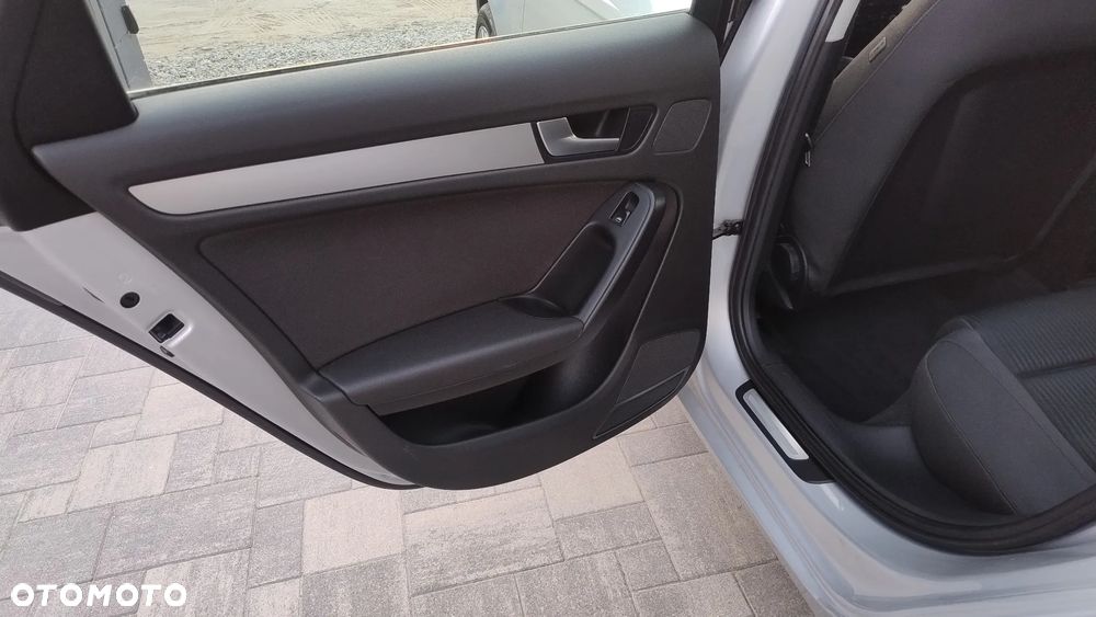 Audi A4 Avant 2.0 TDI DPF multitronic Ambiente - 15