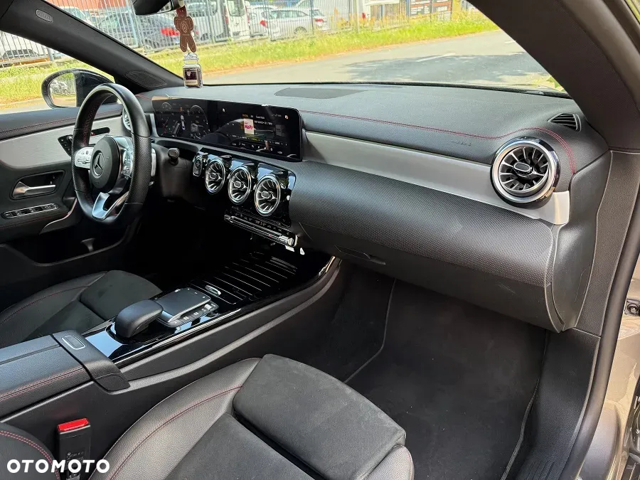 Mercedes-Benz CLA 200 AMG Line 7G-DCT - 32