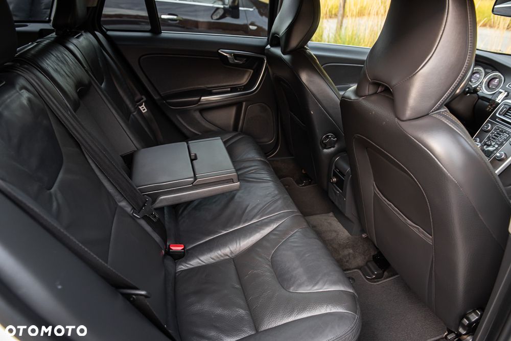 Volvo V60 D3 Geartronic Summum - 29