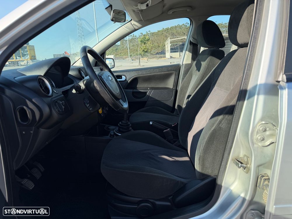 Ford Fiesta 1.25 Ghia - 9