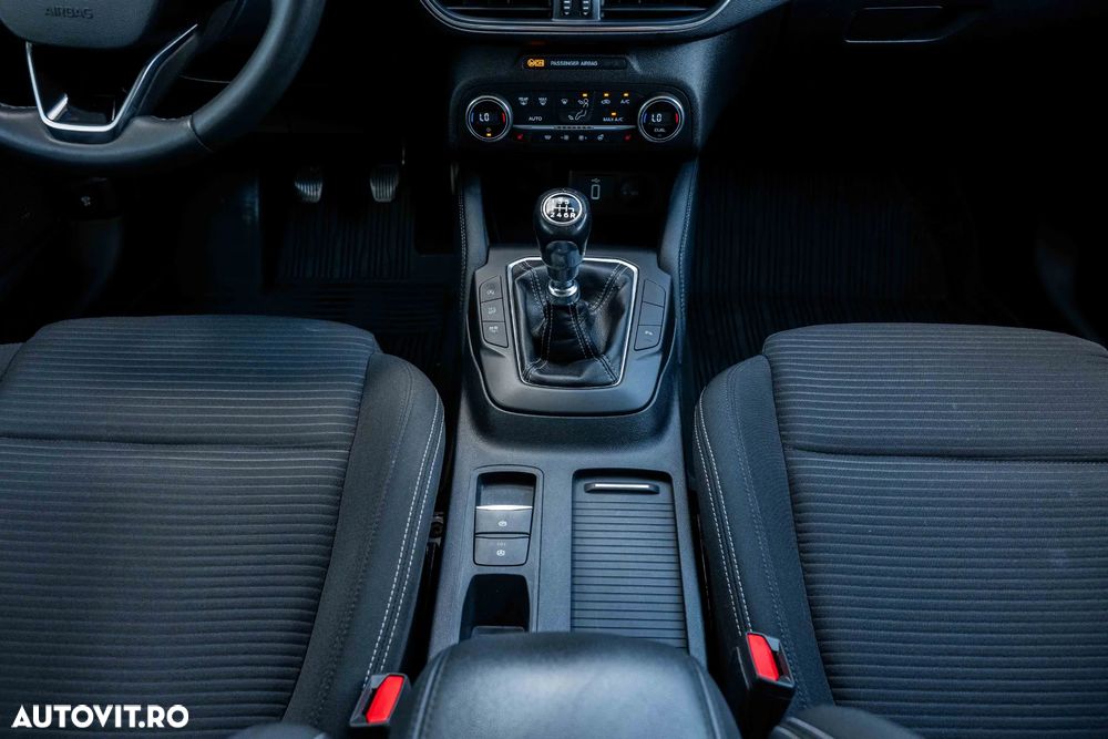 Ford Focus 1.0 EcoBoost Titanium Business - 16