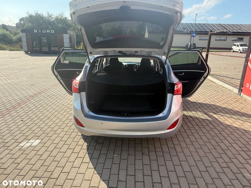 Hyundai i30 i30cw blue 1.6 CRDi Trend - 4