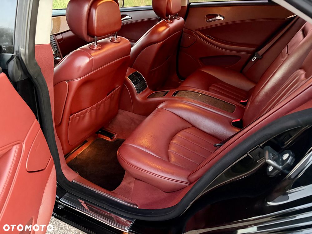 Mercedes-Benz CLS - 24