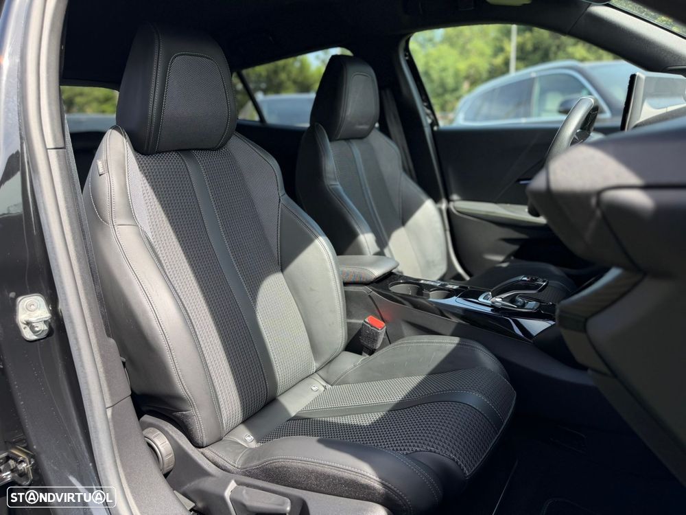 Peugeot e-2008 50 kWh GT - 17