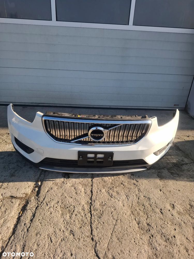 Volvo XC40 zderzak przód 4 PDC kompletny - 1