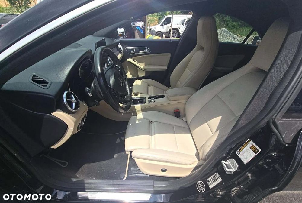 Mercedes-Benz CLA 250 4Matic 7G-DCT - 5