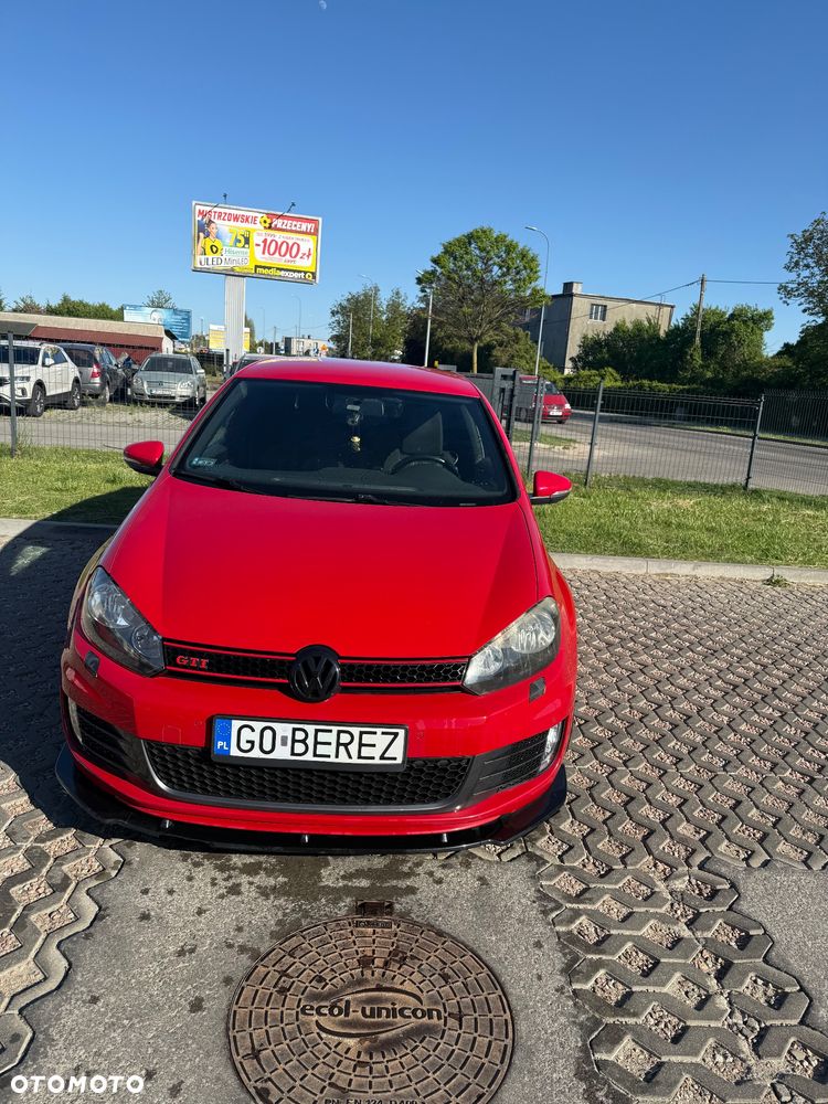 Volkswagen Golf - 1