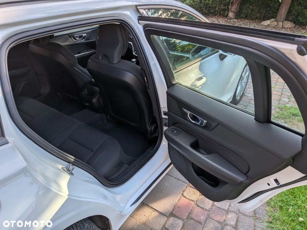 Volvo V60 D4 Momentum - 26