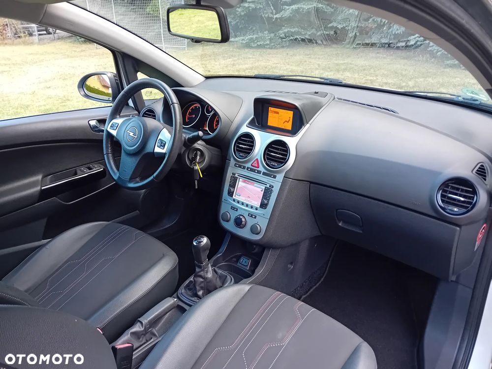 Opel Corsa 1.4 16V 150 Jahre - 8