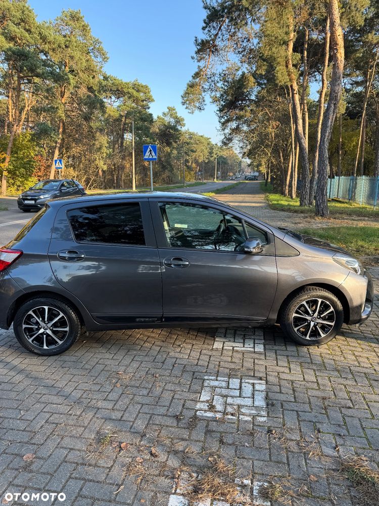 Toyota Yaris 1.5 Premium CVT - 3