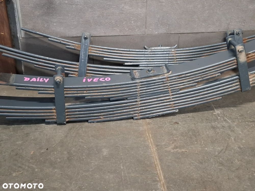 Resory tył komplet pióra po 14 sztuk Iveco Daily 2016 rok 3,0D nr 5801751739 - 3