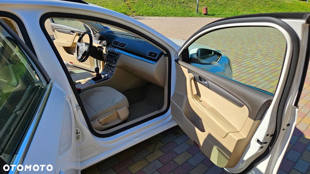Volkswagen Passat - 16